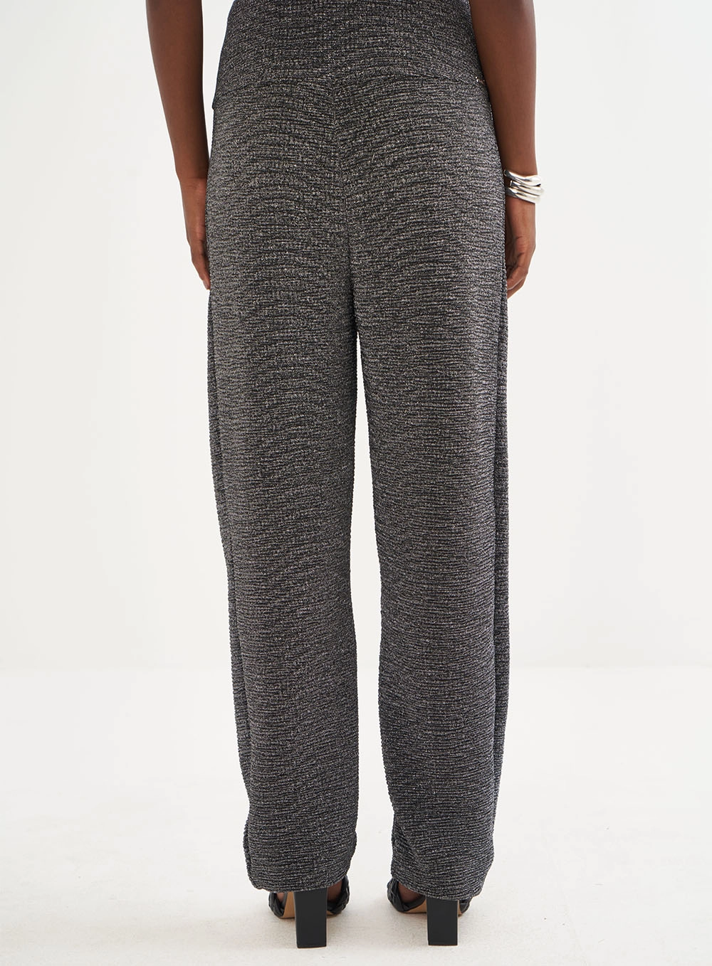 Calça Feminina Metalizada Comfort Cinza