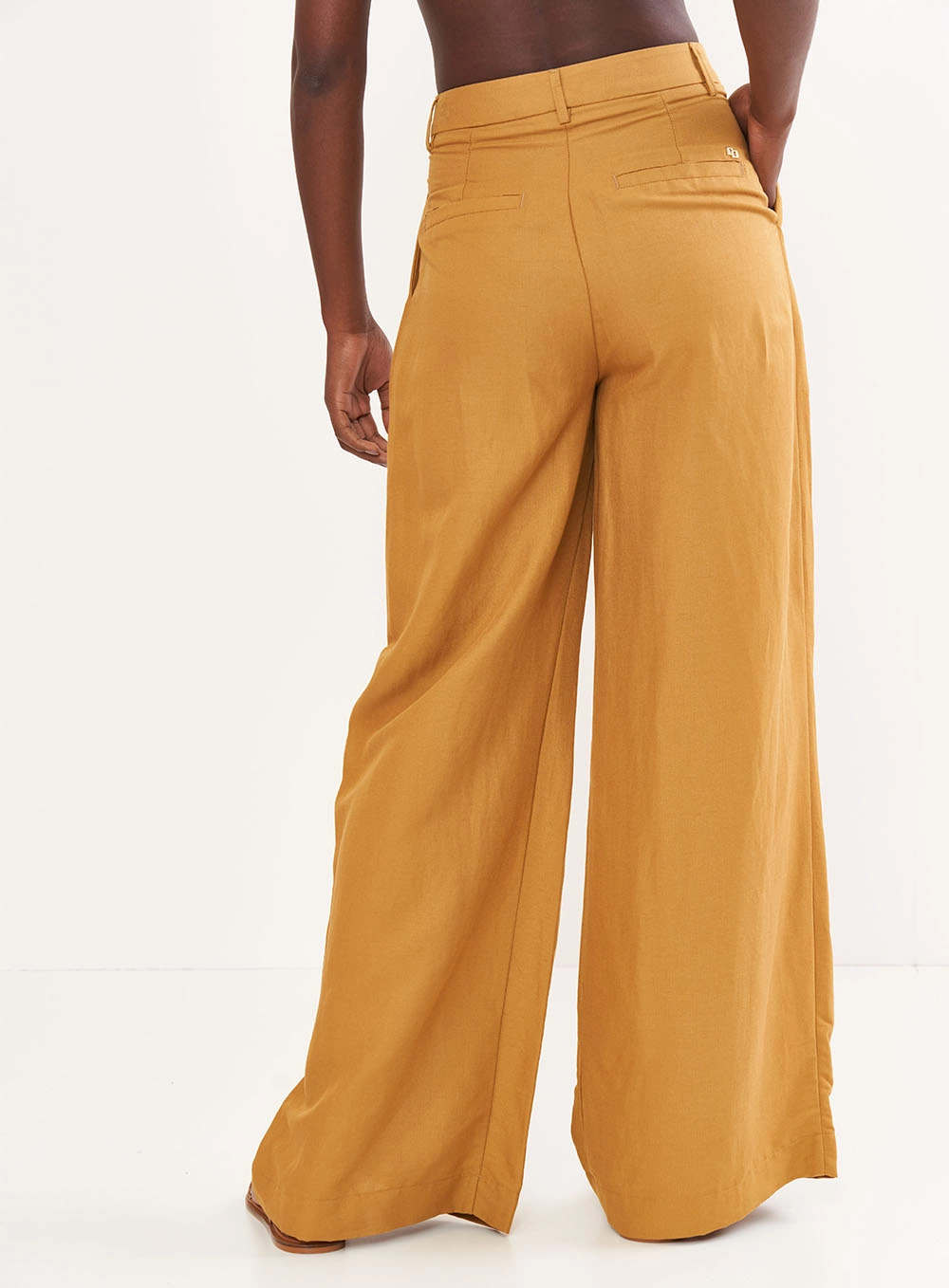 Calça Feminina Alfaiataria Pantalona Em Linho Marrom Ebbela