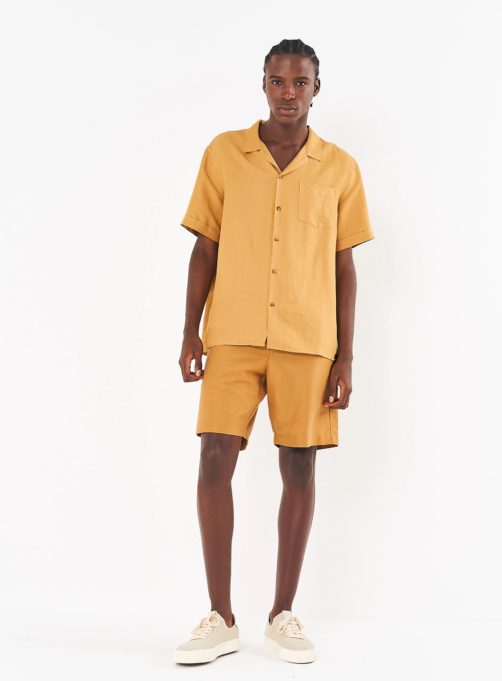 Bermuda Masculina Alfaiataria Em Linho Marrom Ebbela