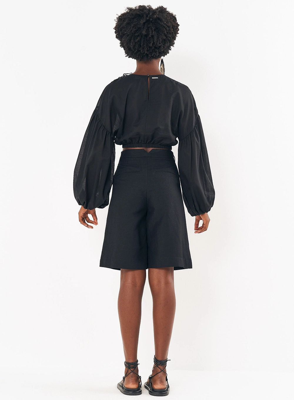 Bermuda Feminina Alfaiataria Em Linho Preto