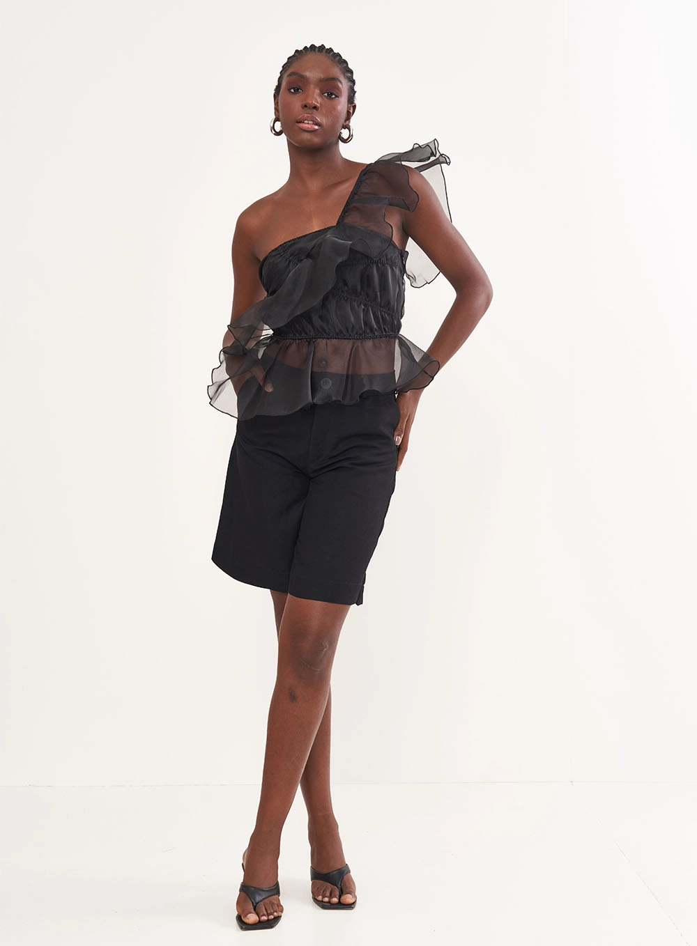 Bermuda Feminina Alfaiataria Em Linho Preto