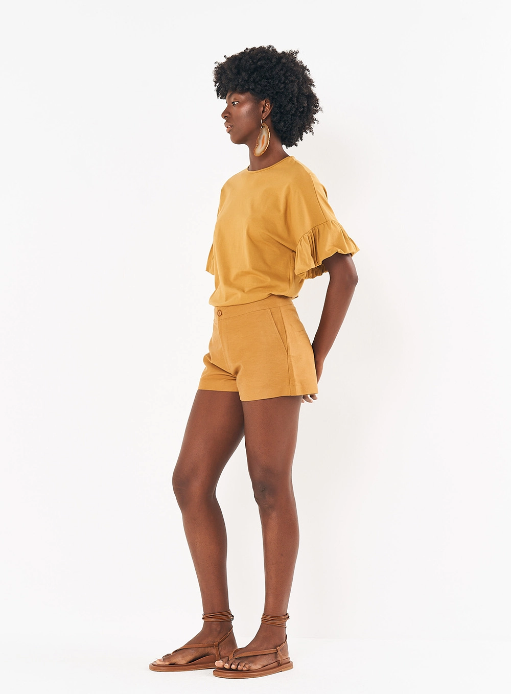 Short Alfaiataria Em Linho Marrom Ebbela