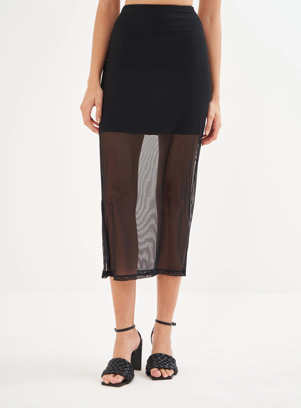 Saia Midi Reta Em Tule Preto