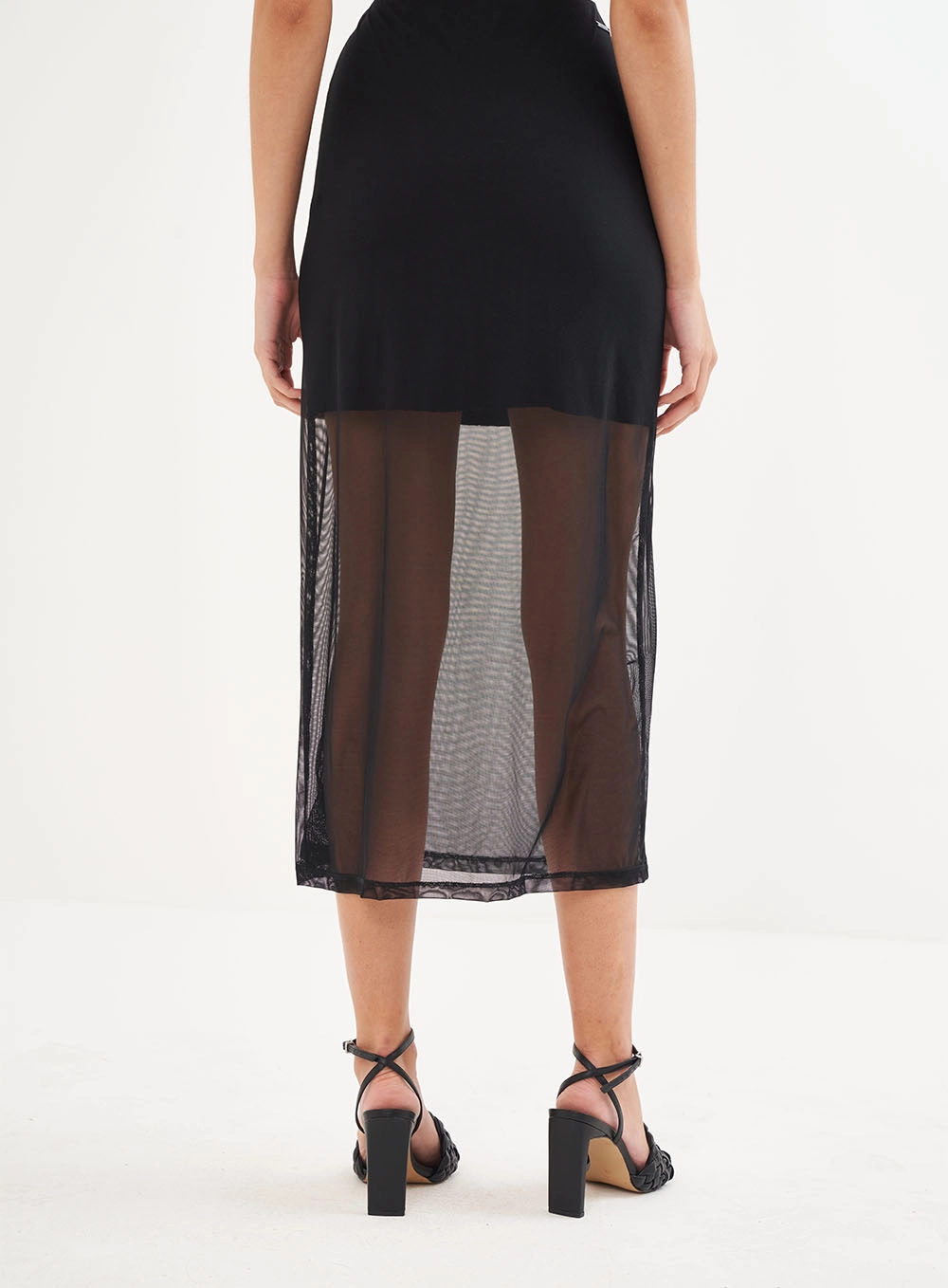 Saia Midi Reta Em Tule Preto