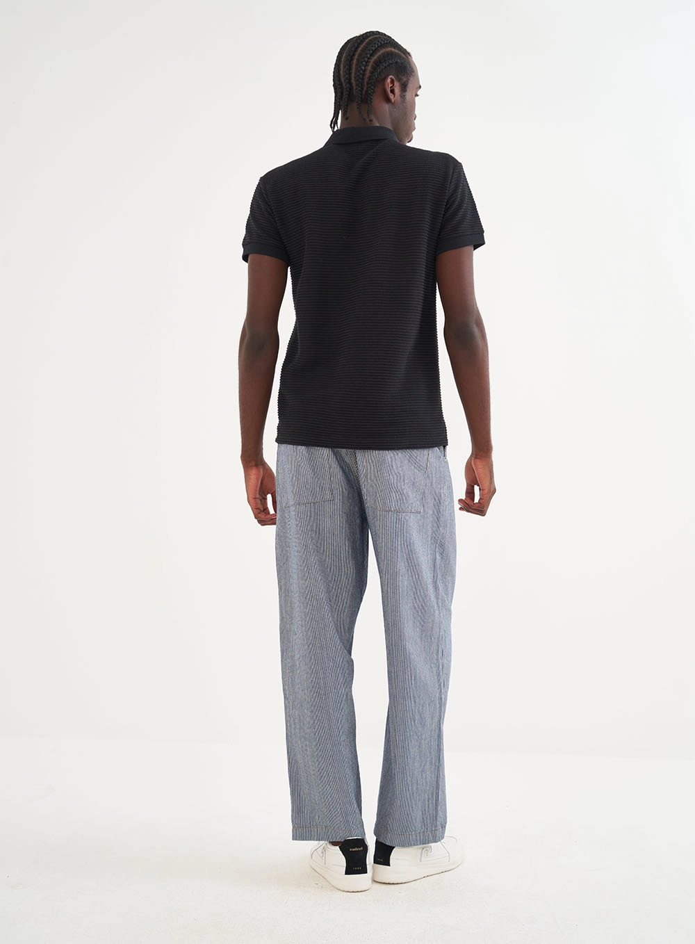 Polo Masculina Com Detalhe Em Logo Preto