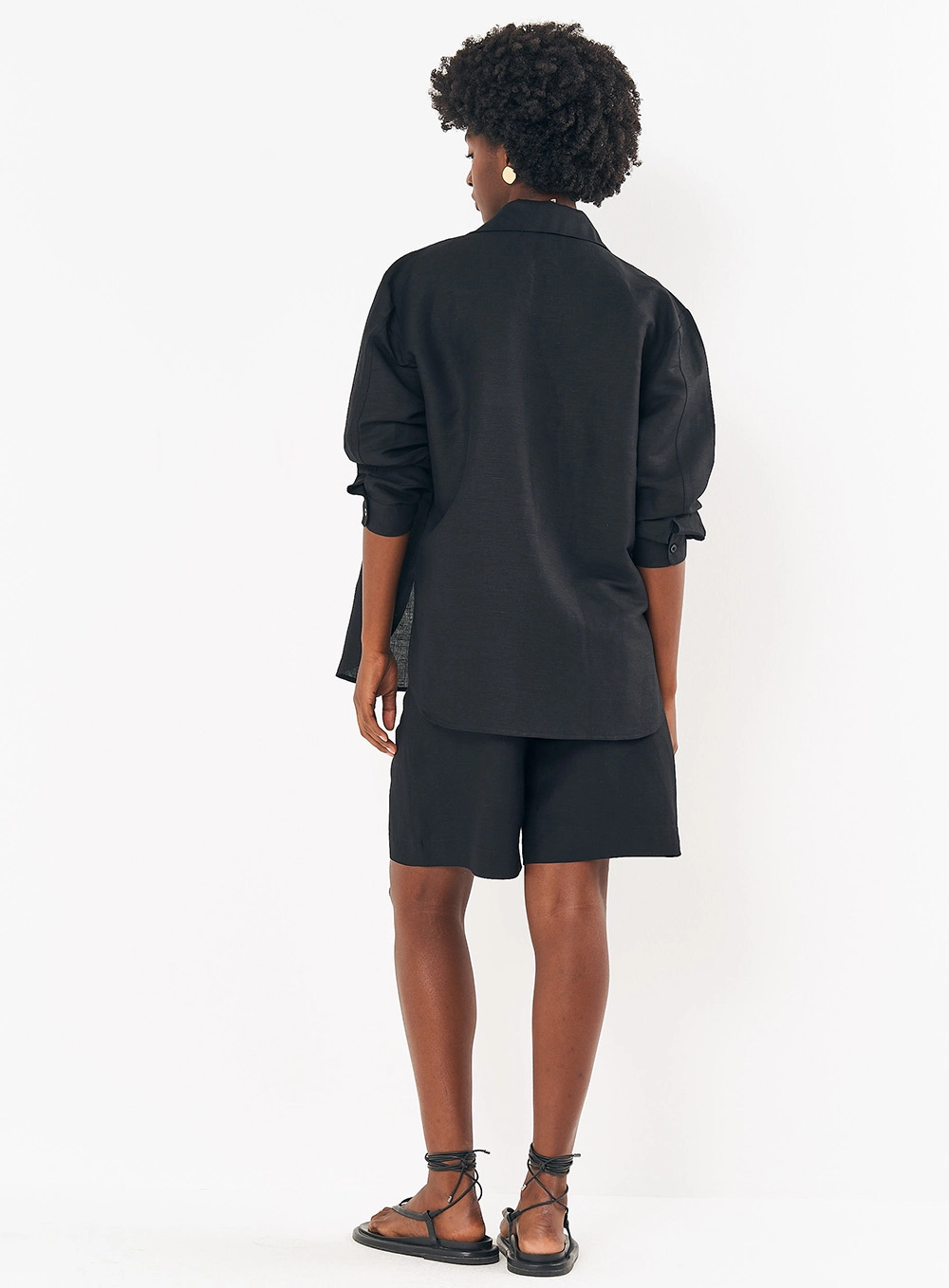 Camisa Feminina Alongada Em Linho Preto