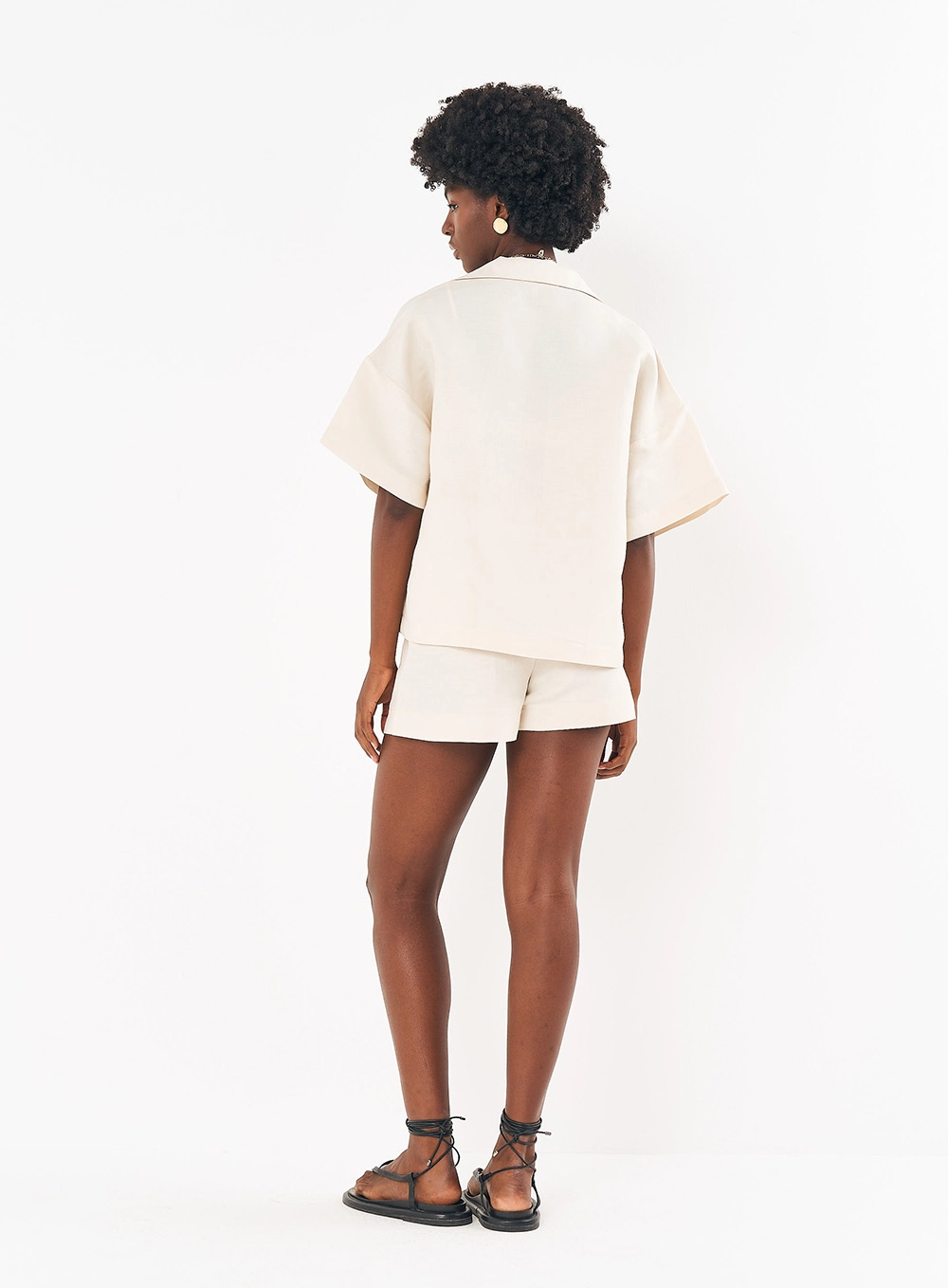 Camisa Feminina Manga Curta Em Linho Off Shell