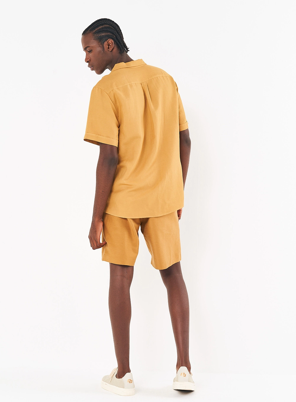 Camisa Masculina Linho Com Bolso Frontal Marrom Ebbela