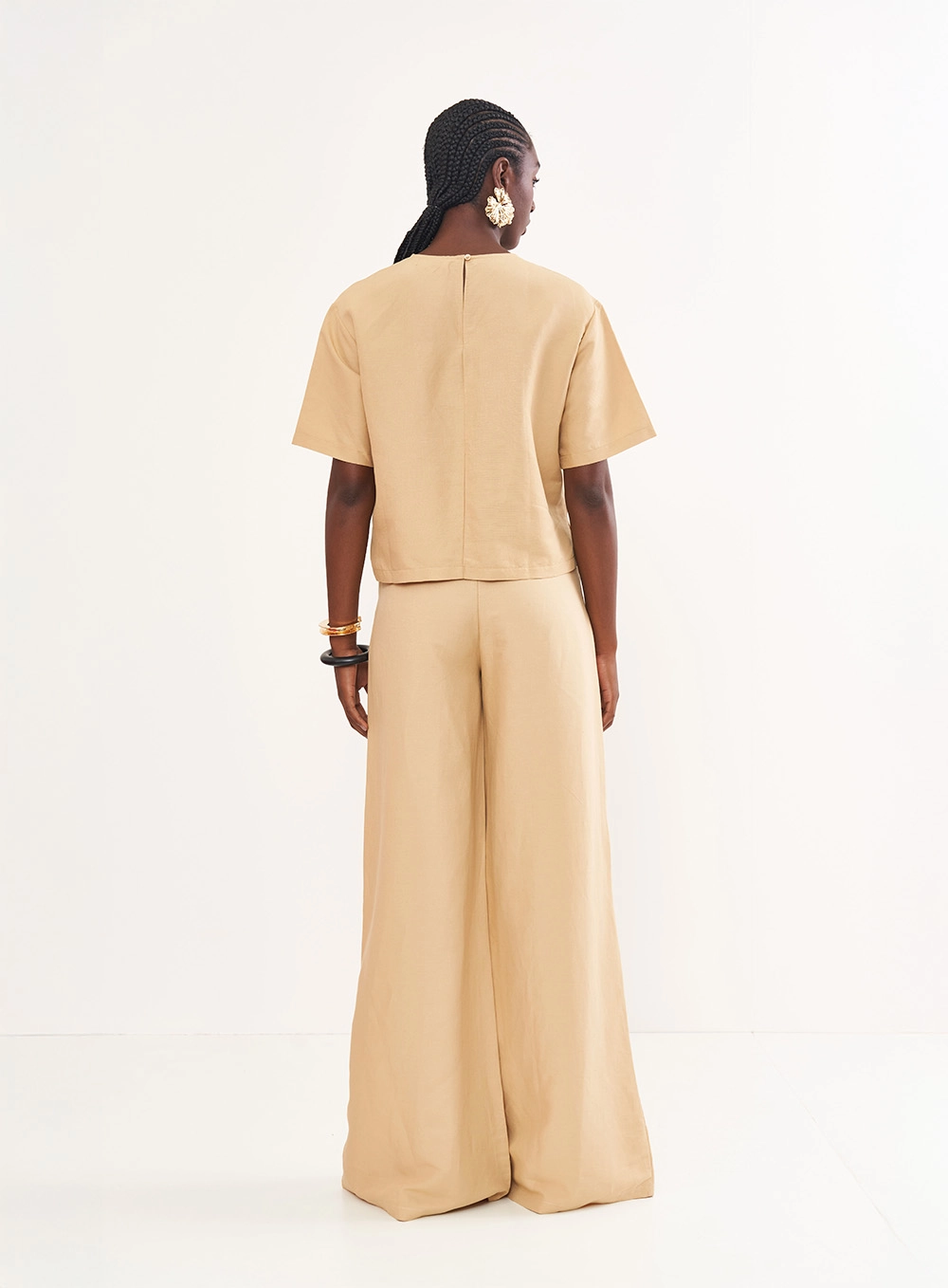 Camiseta Feminina Em Linho - Boy Bege