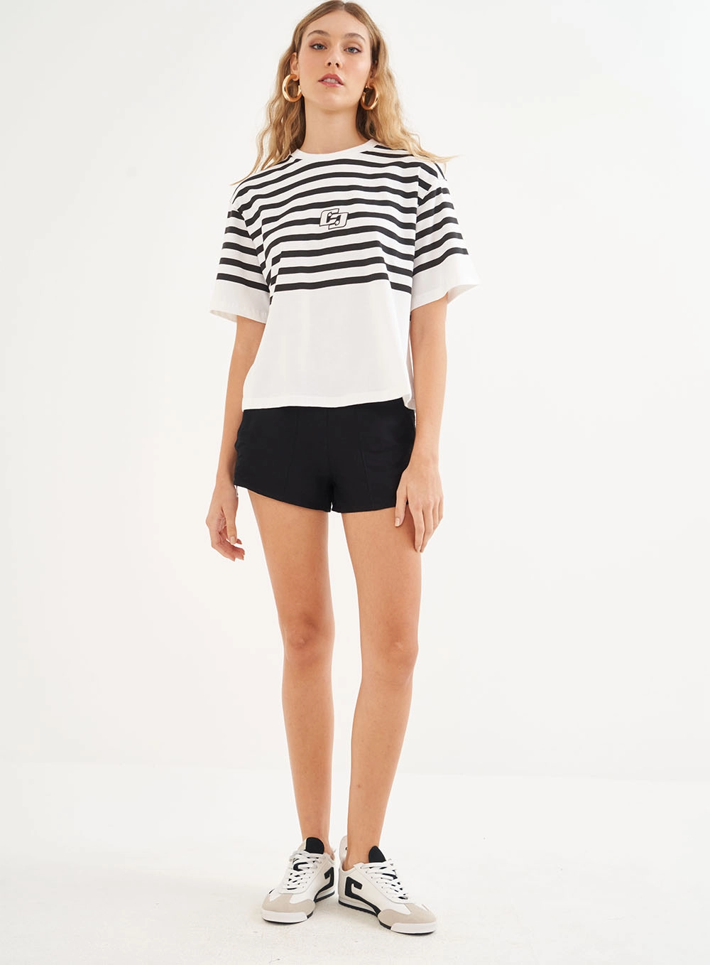 Camiseta Feminina Com Listras Off Shell
