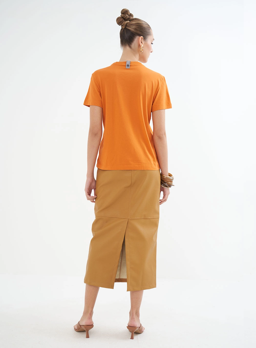 Camiseta Feminina Manga Curta Com Estampa Laranja