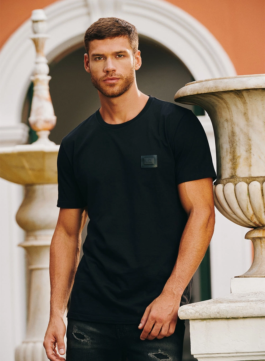 Camiseta Masculina Com Detalhe Em Logo