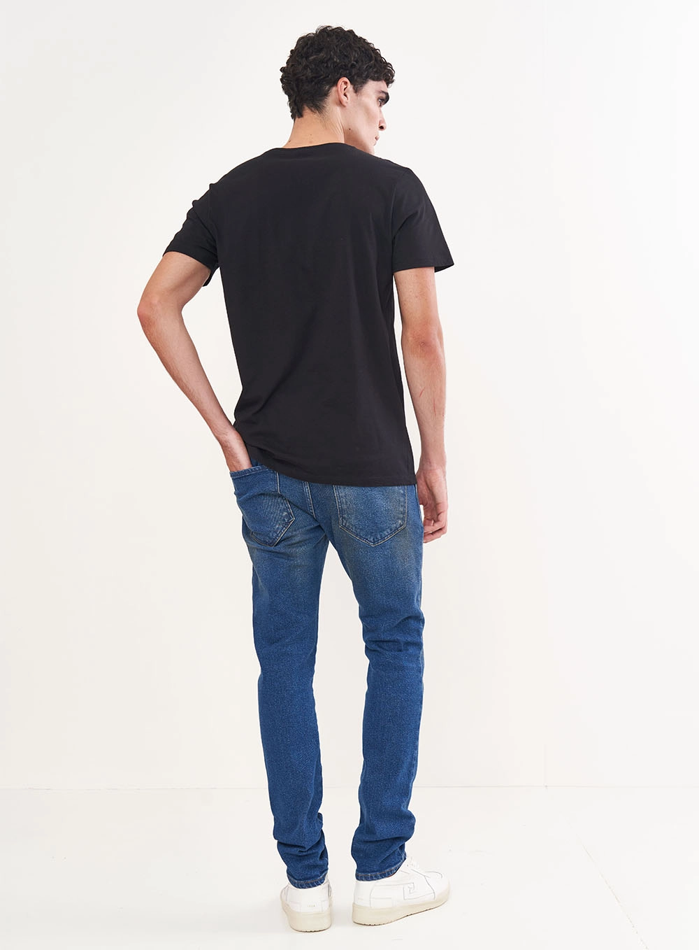 Camiseta Masculina Com Detalhe Em Logo Preto