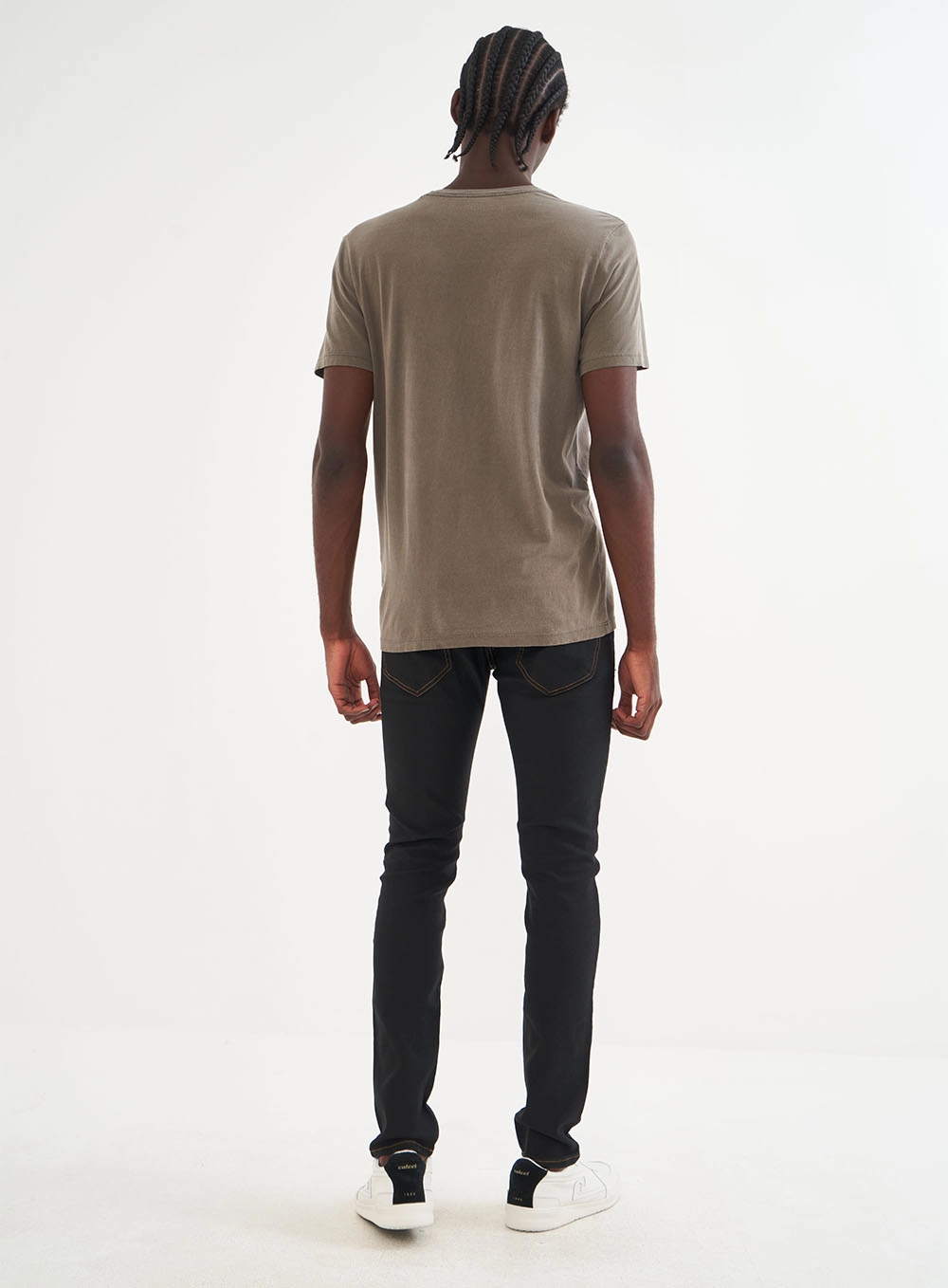 Camiseta Masculina Slim Com Estampa Frontal Marrom