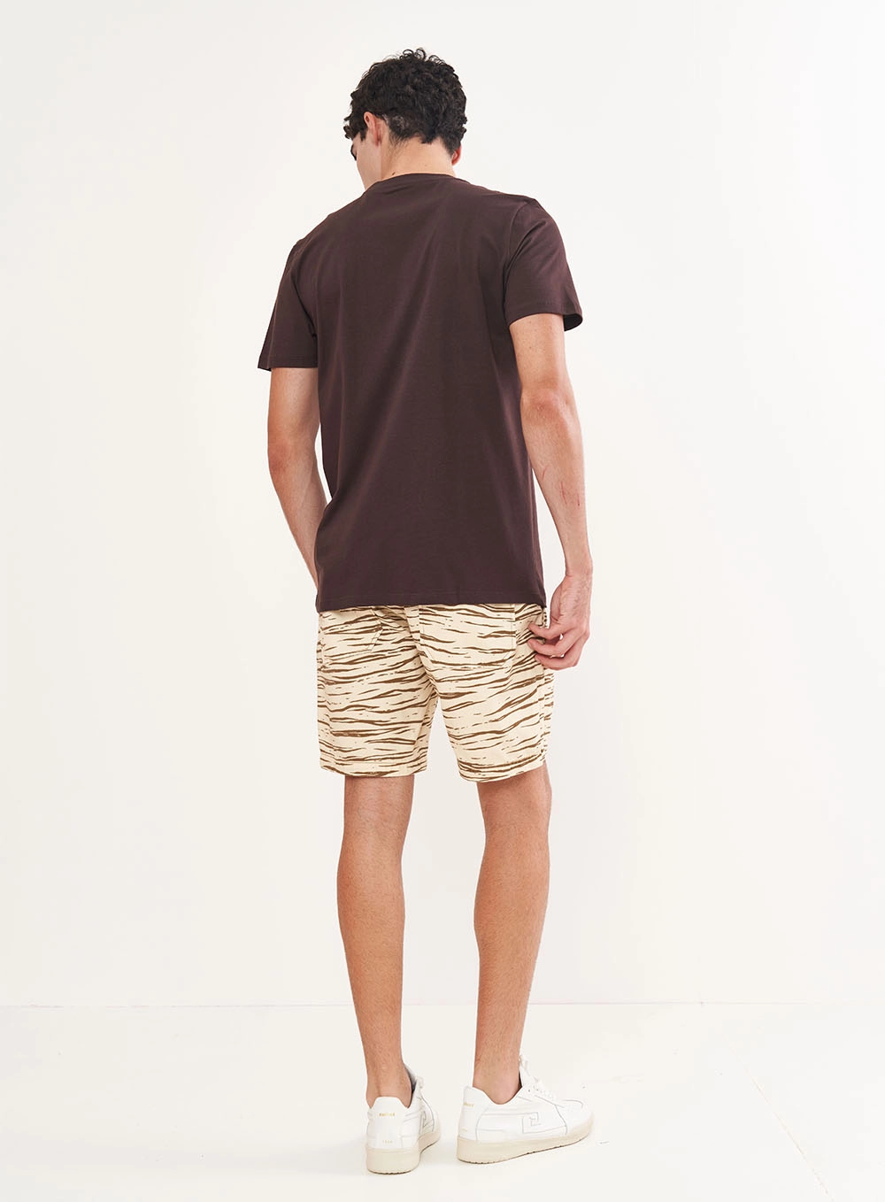 Camiseta Masculina Com Estampa Marrom