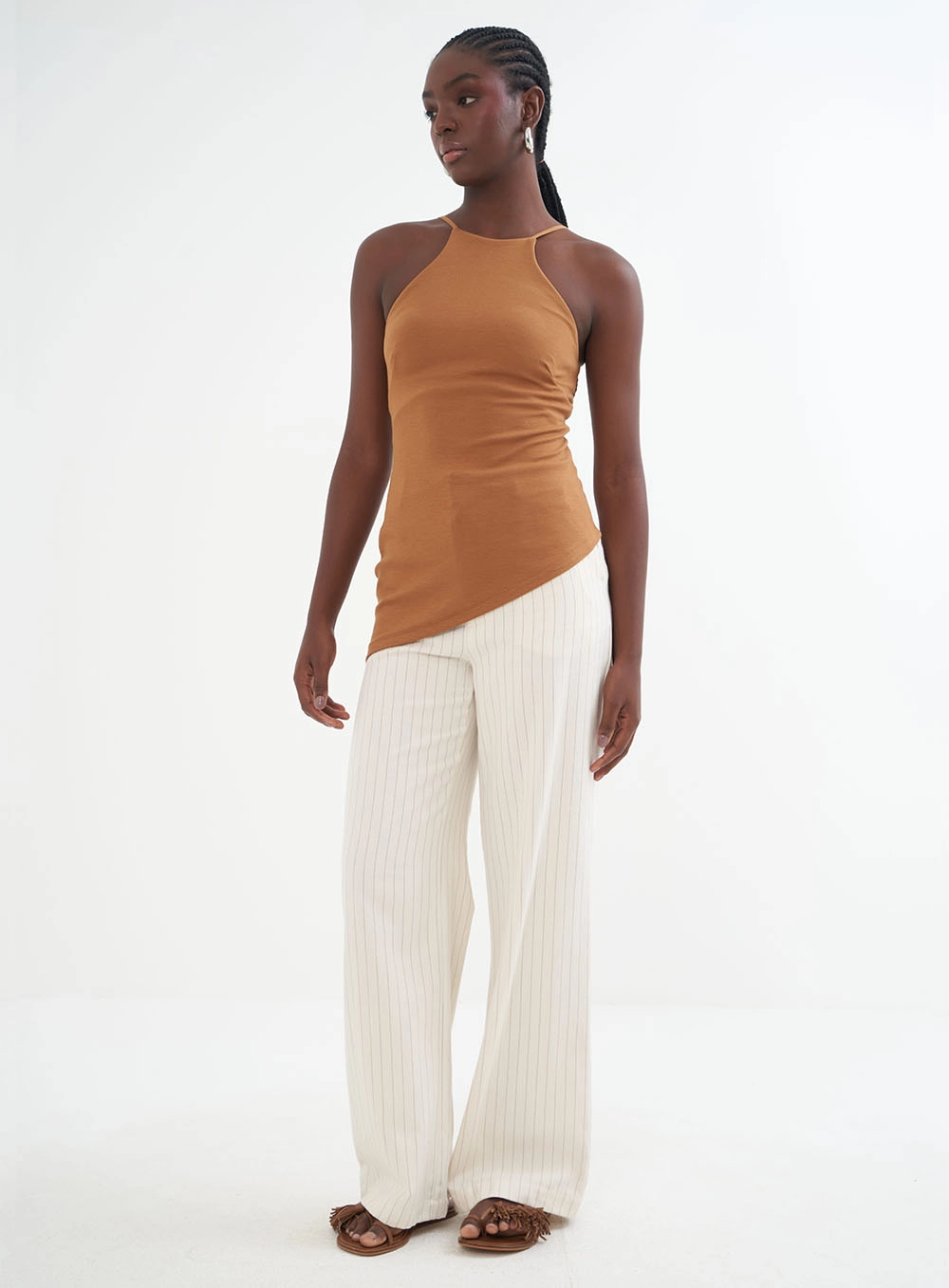 Blusa Slim Com Barra Assimétrica Marrom Evermore