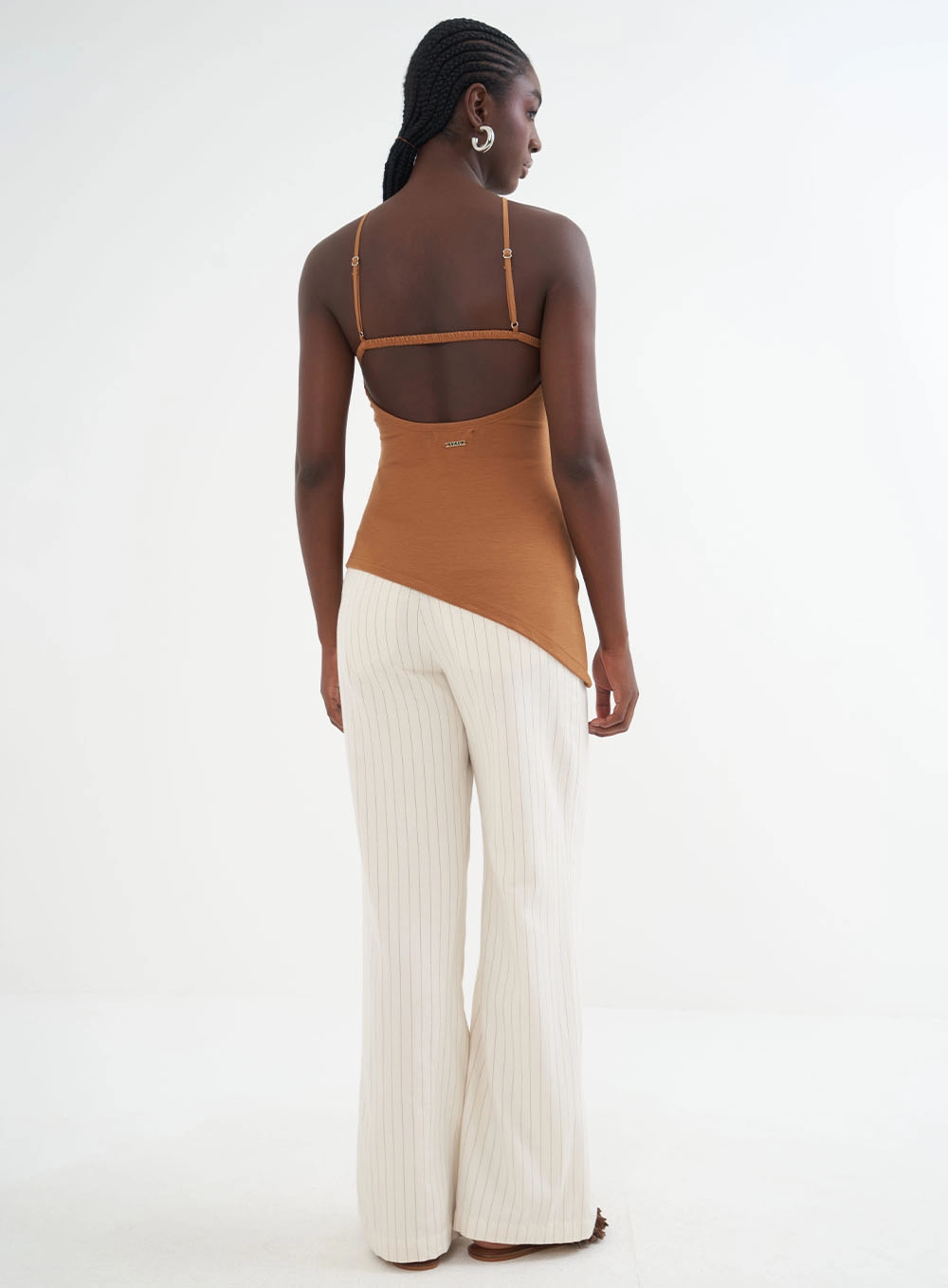 Blusa Slim Com Barra Assimétrica Marrom Evermore