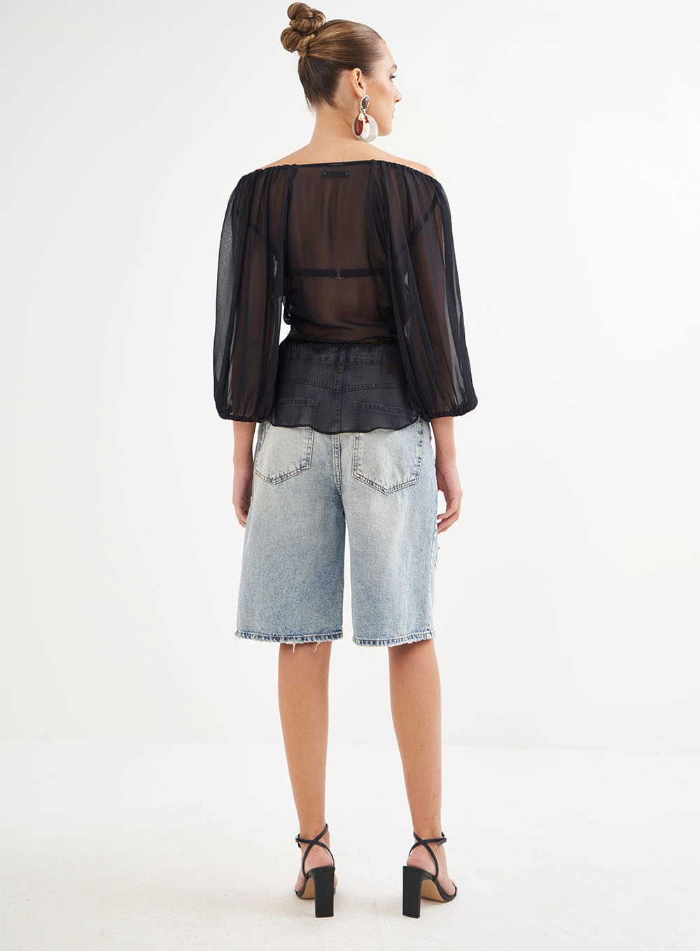 Blusa Ombro A Ombro Em Tule Preto