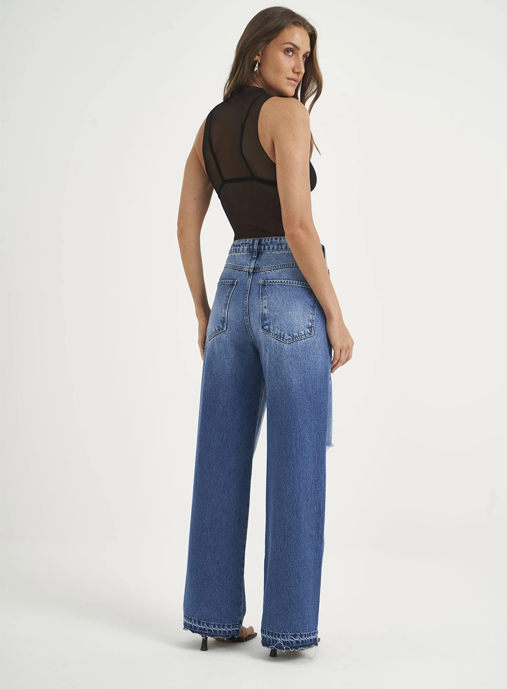 Blusa Justa Mangas Cavadas Em Tule Preto