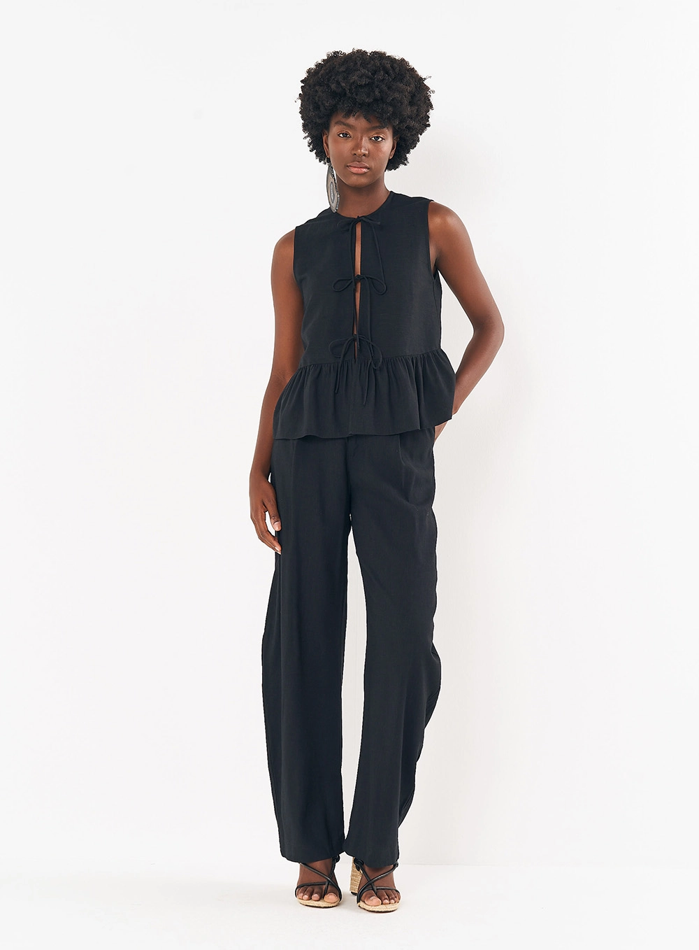 Blusa Linho Com Babados E Amarração Frontal Preto