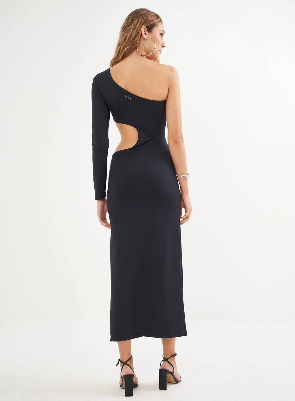 Vestido Midi Uma Manga Com Recortes Preto