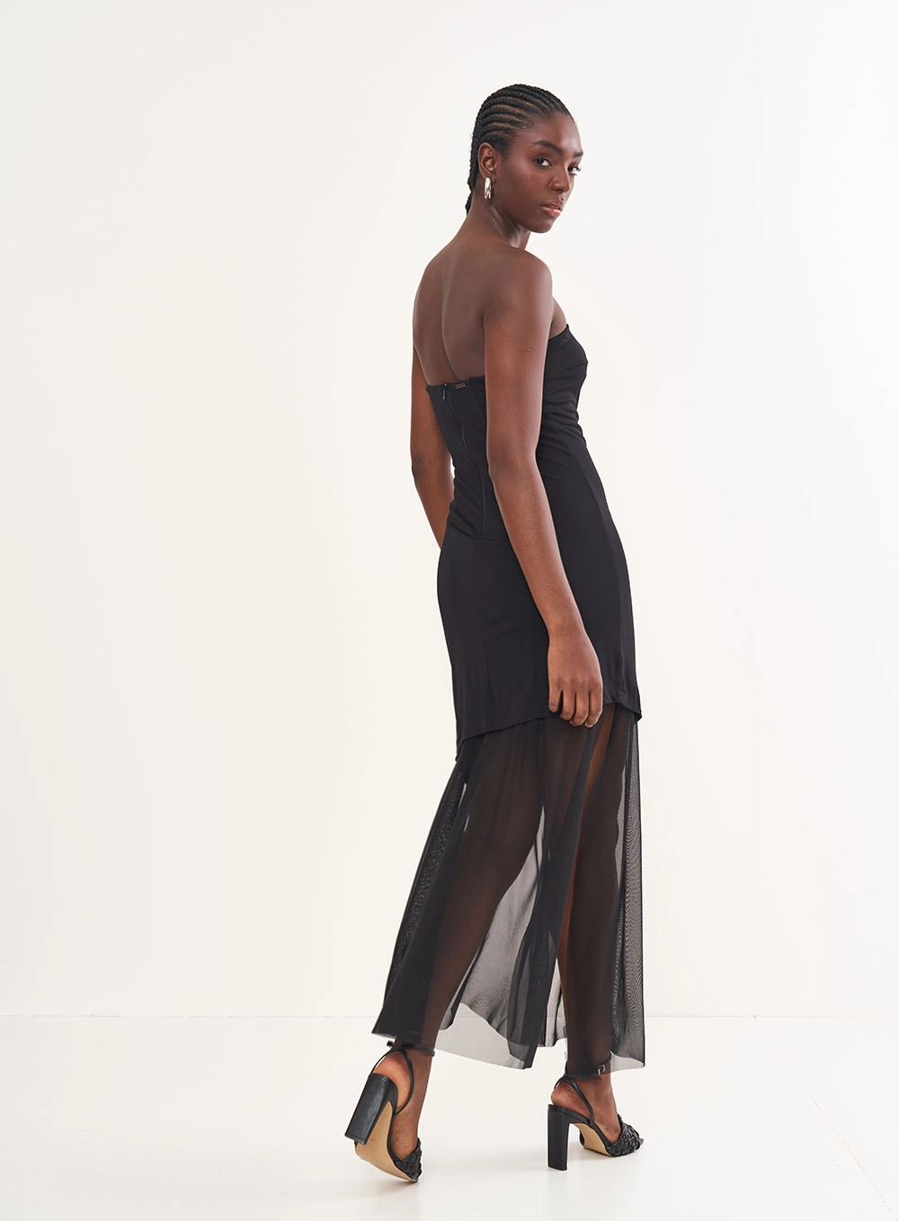 Vestido Midi Assimétrico Detalhe Tule Preto
