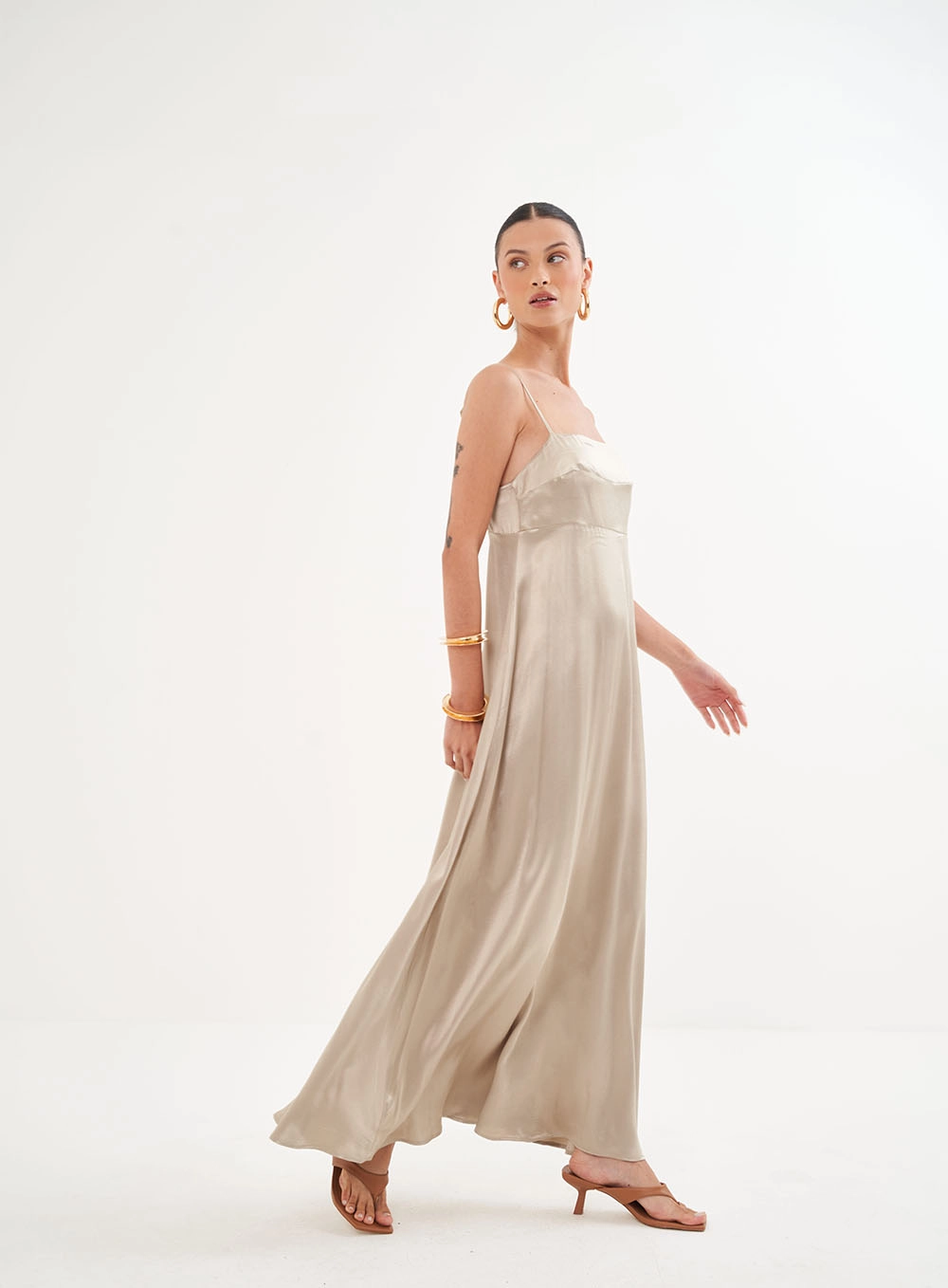 Vestido Longo Acetinado Bege