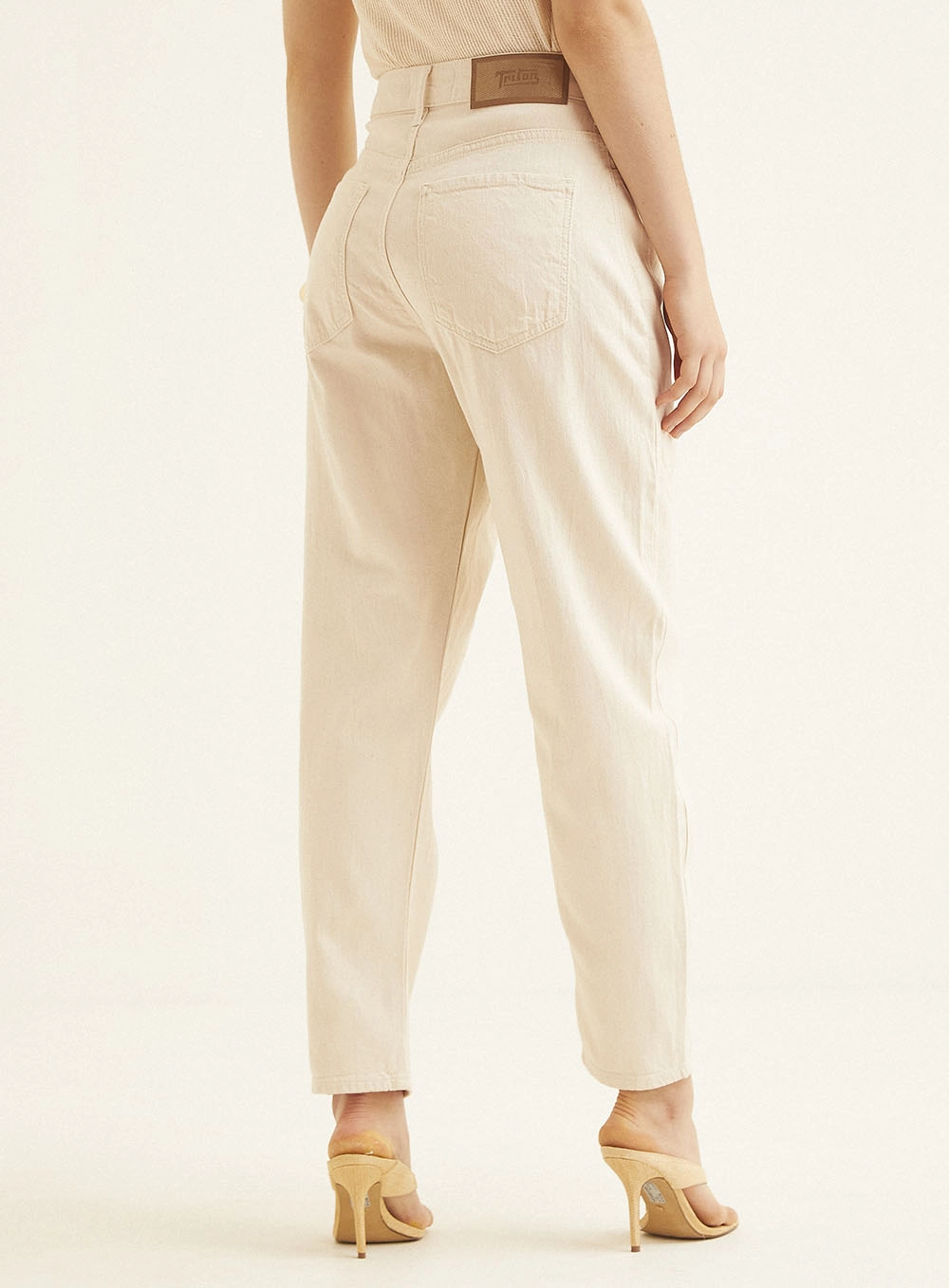 Calça Sarja Feminina Ayla Slouchy Bege 4