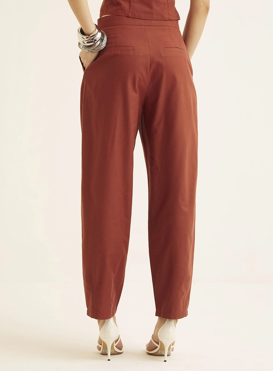 Calça Alfaiataria Com Detalhe E Bolso Faca Marrom 4