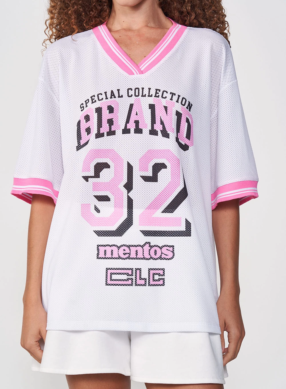 Camiseta Feminina Super Oversized Decote V Branco 1