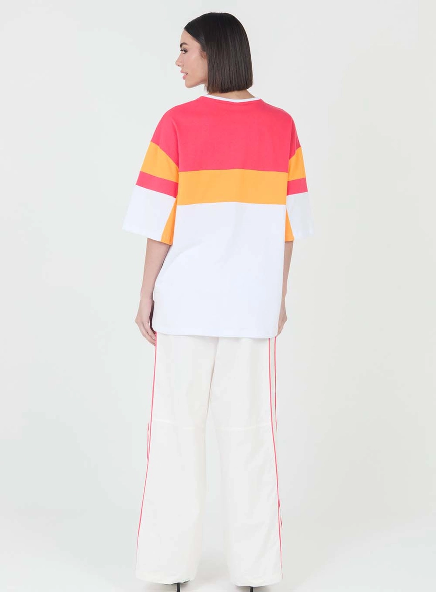Camiseta Super Oversized Com Contraste Branco 4