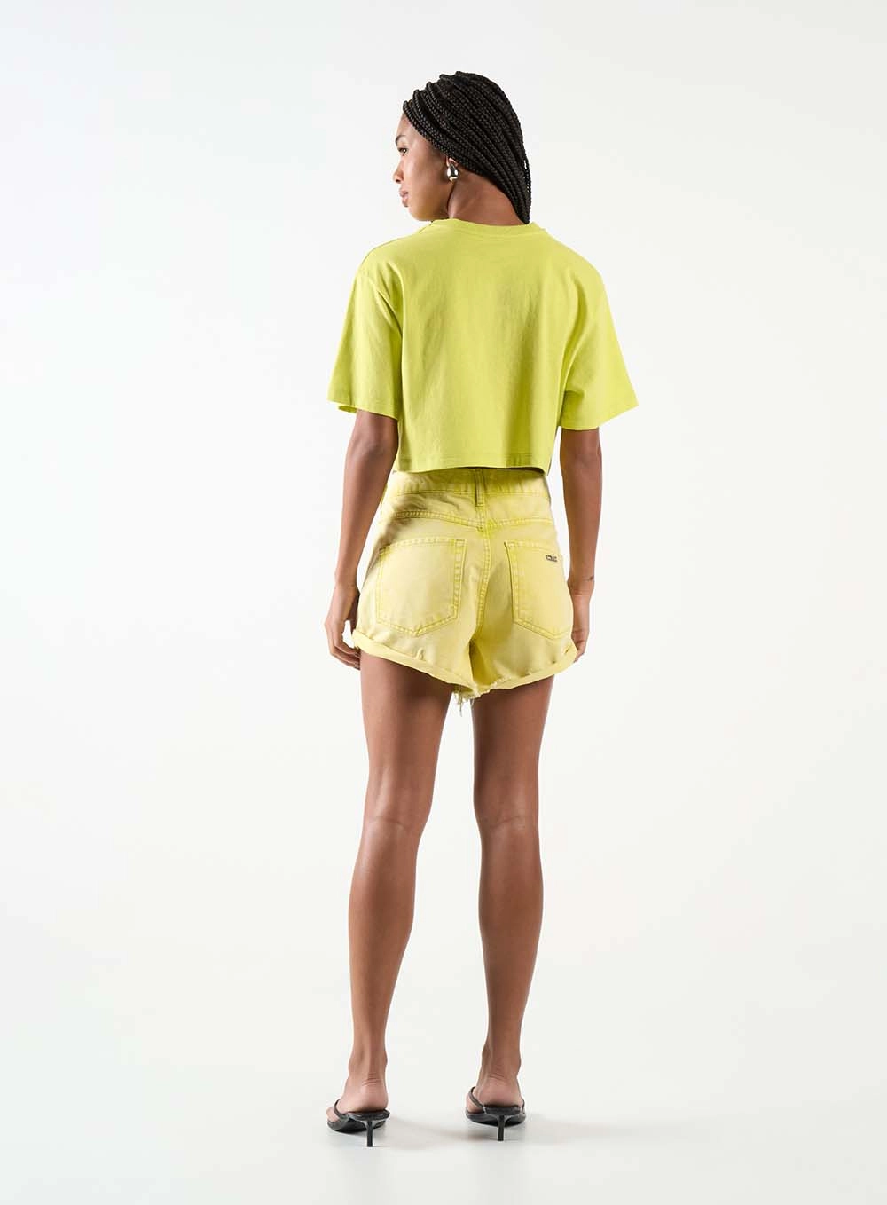 Short Sarja Regular Média Barra Dobrada Amarelo 4