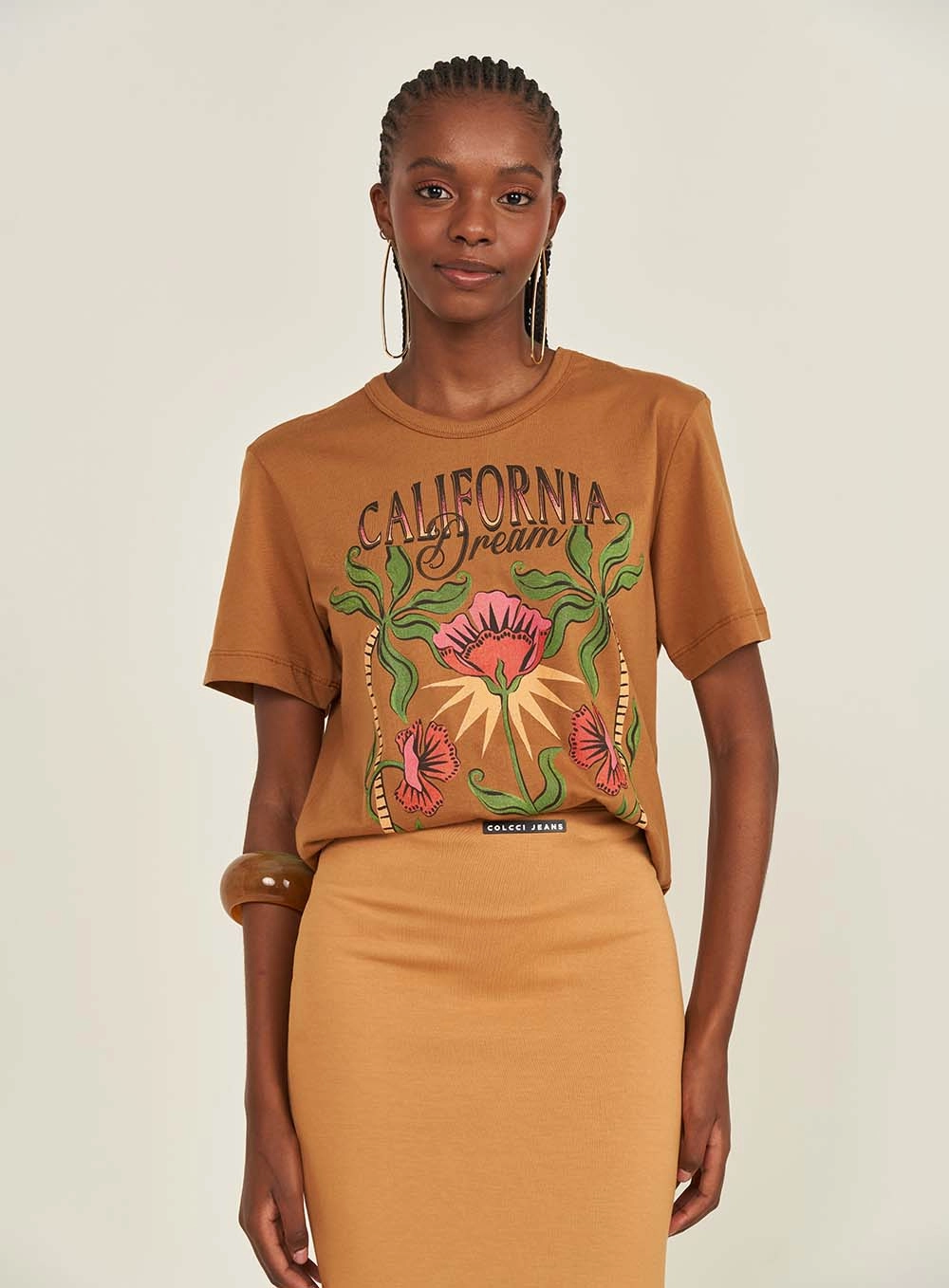 Camiseta Feminina Boy Estampada Marrom Evermore
