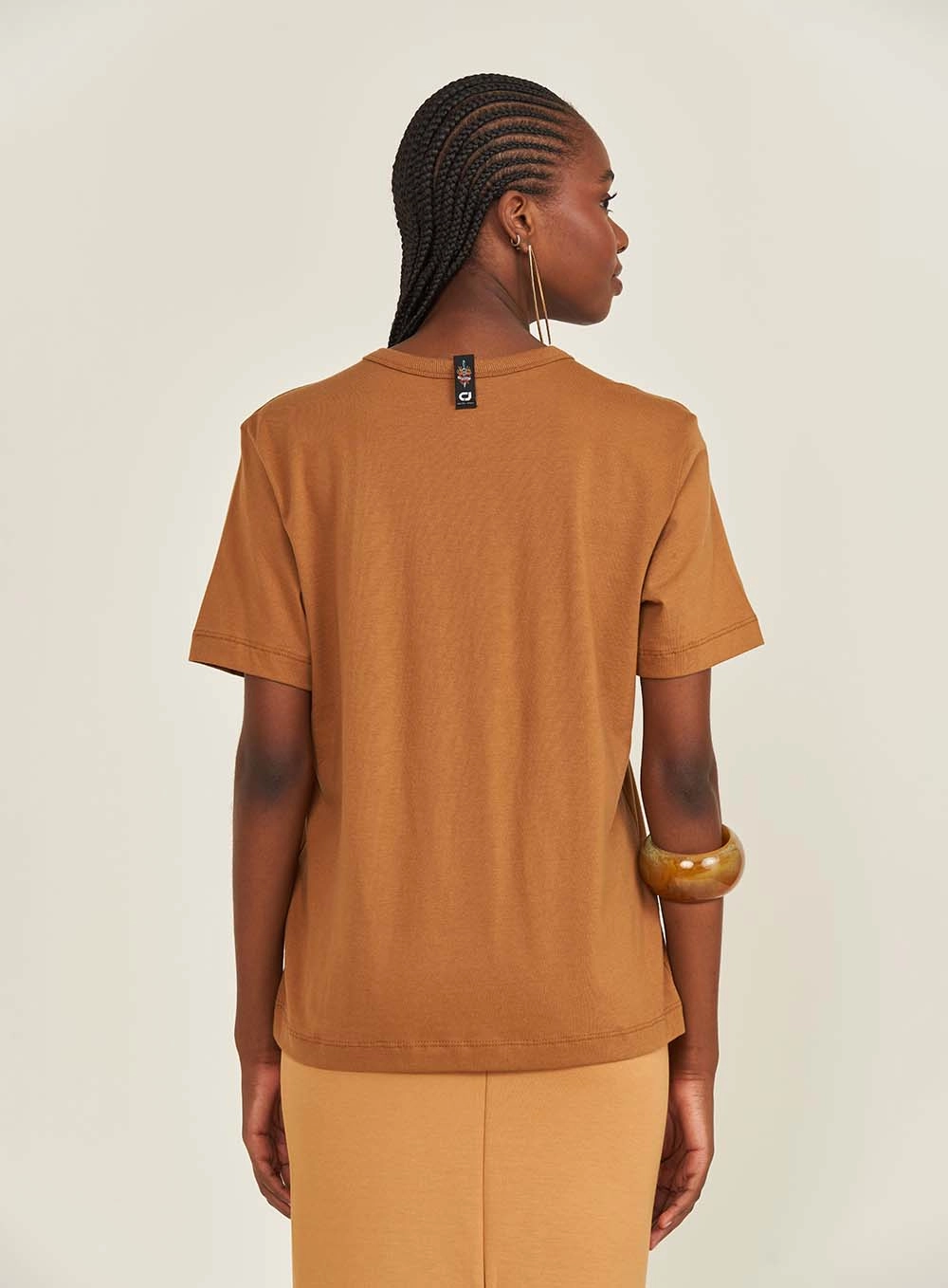 Camiseta Feminina Boy Estampada Marrom Evermore