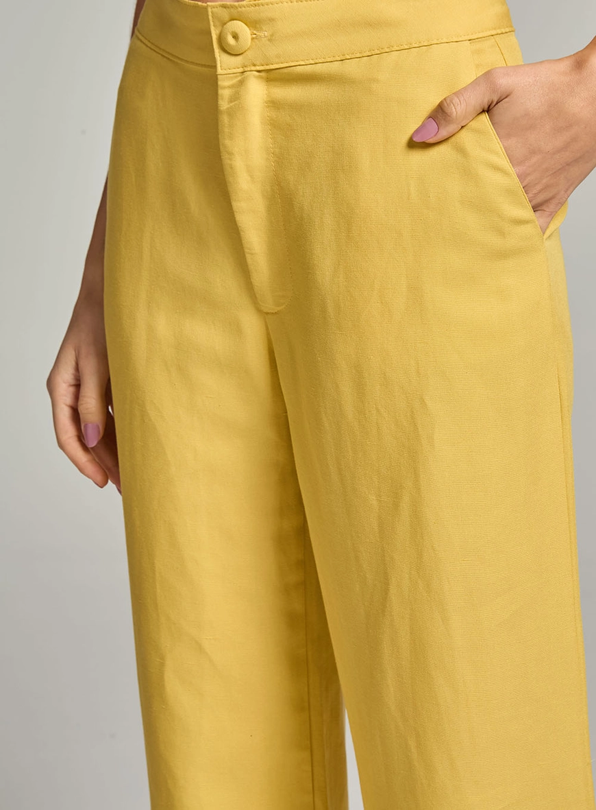Calça Reta Com Bolso Faca Amarelo 3