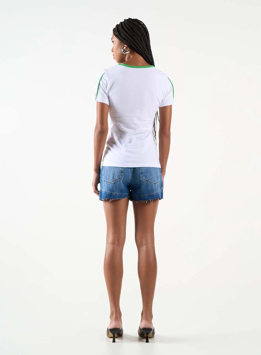 Camiseta Feminina Slim Básica Com Detalhes Branco 4