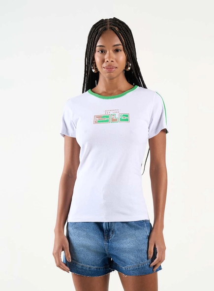 Camiseta Feminina Slim Básica Com Detalhes