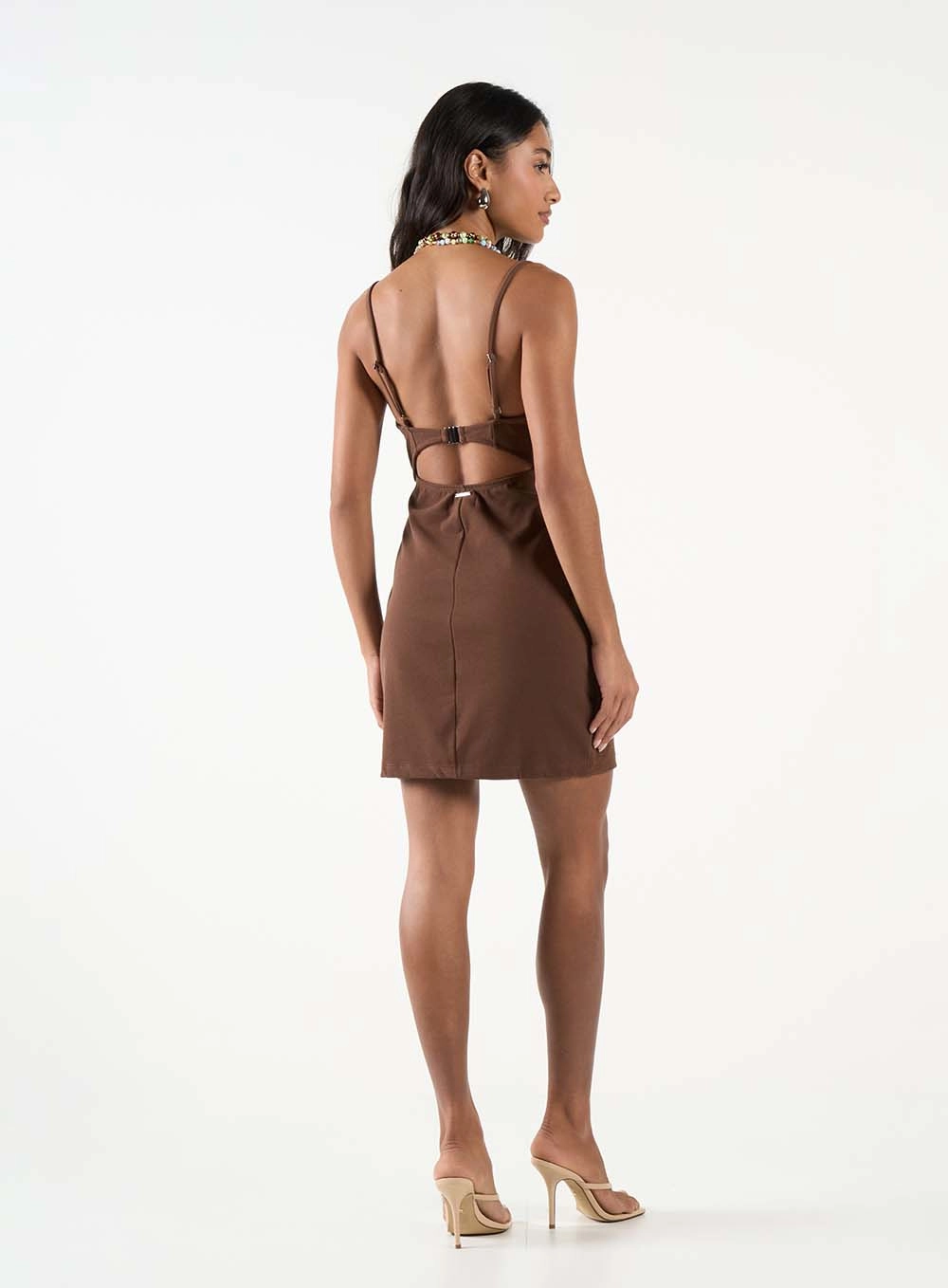 Vestido Tubinho Curto E Decote Coração Marrom 4