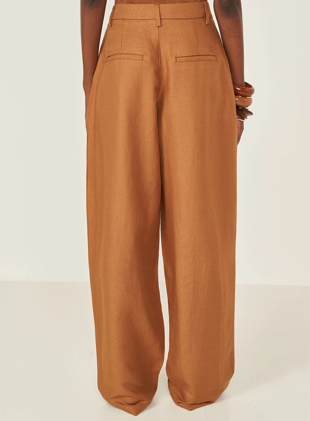 Calça Barril Joana Alfaiataria Marrom Evermore