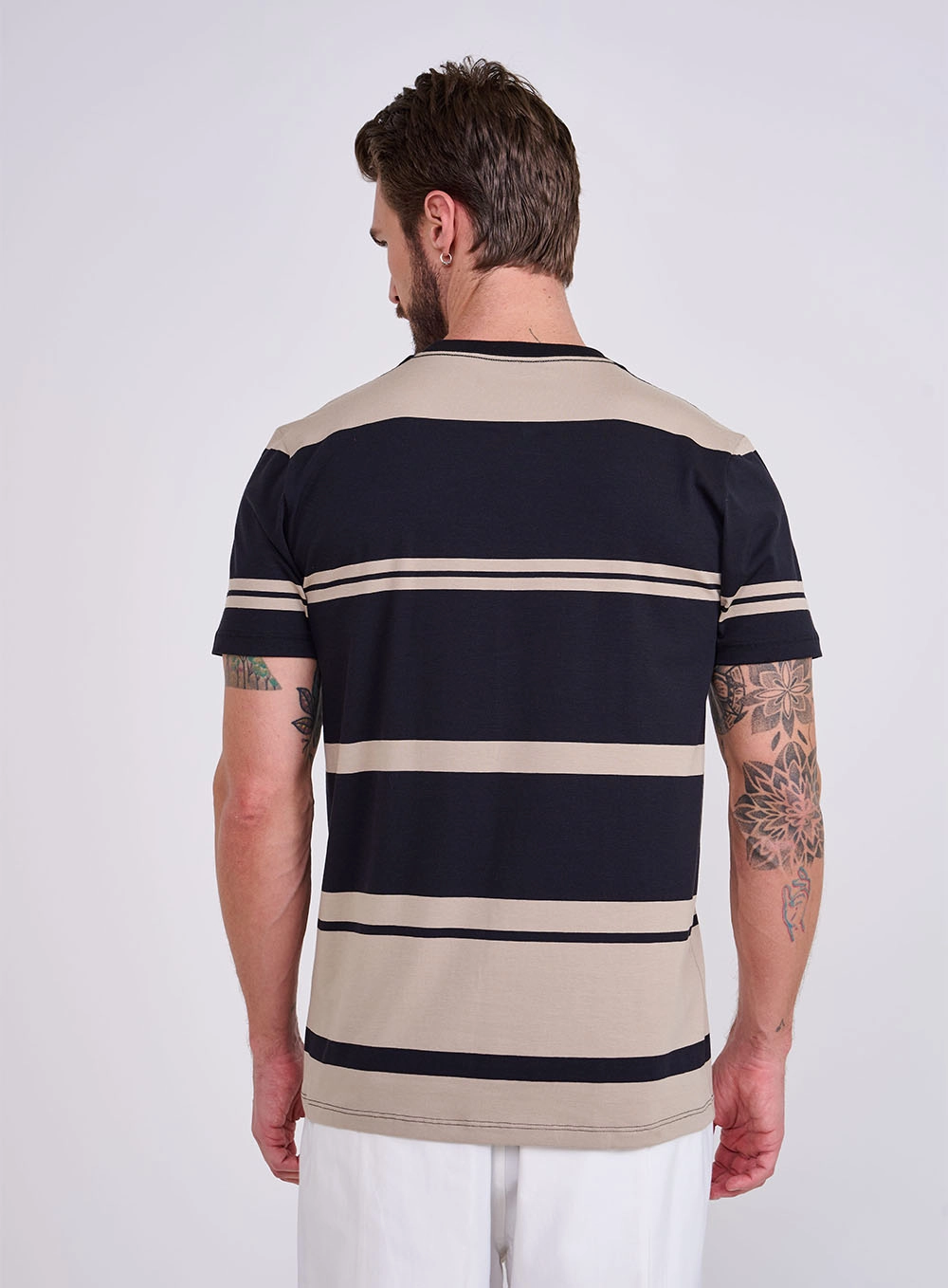Camiseta Slim Listrada Manga Curta Estampados