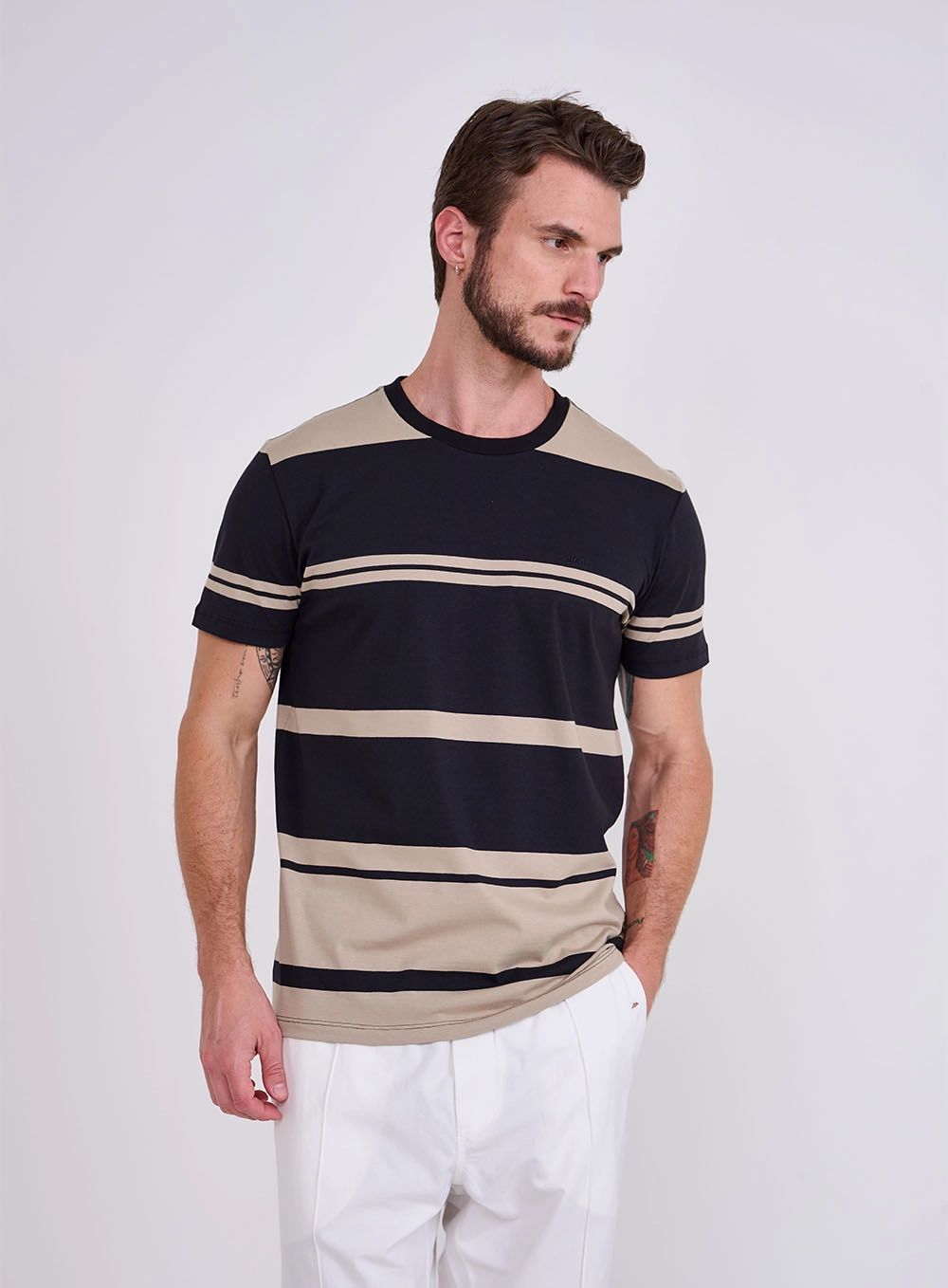 Camiseta Slim Listrada Manga Curta Estampados