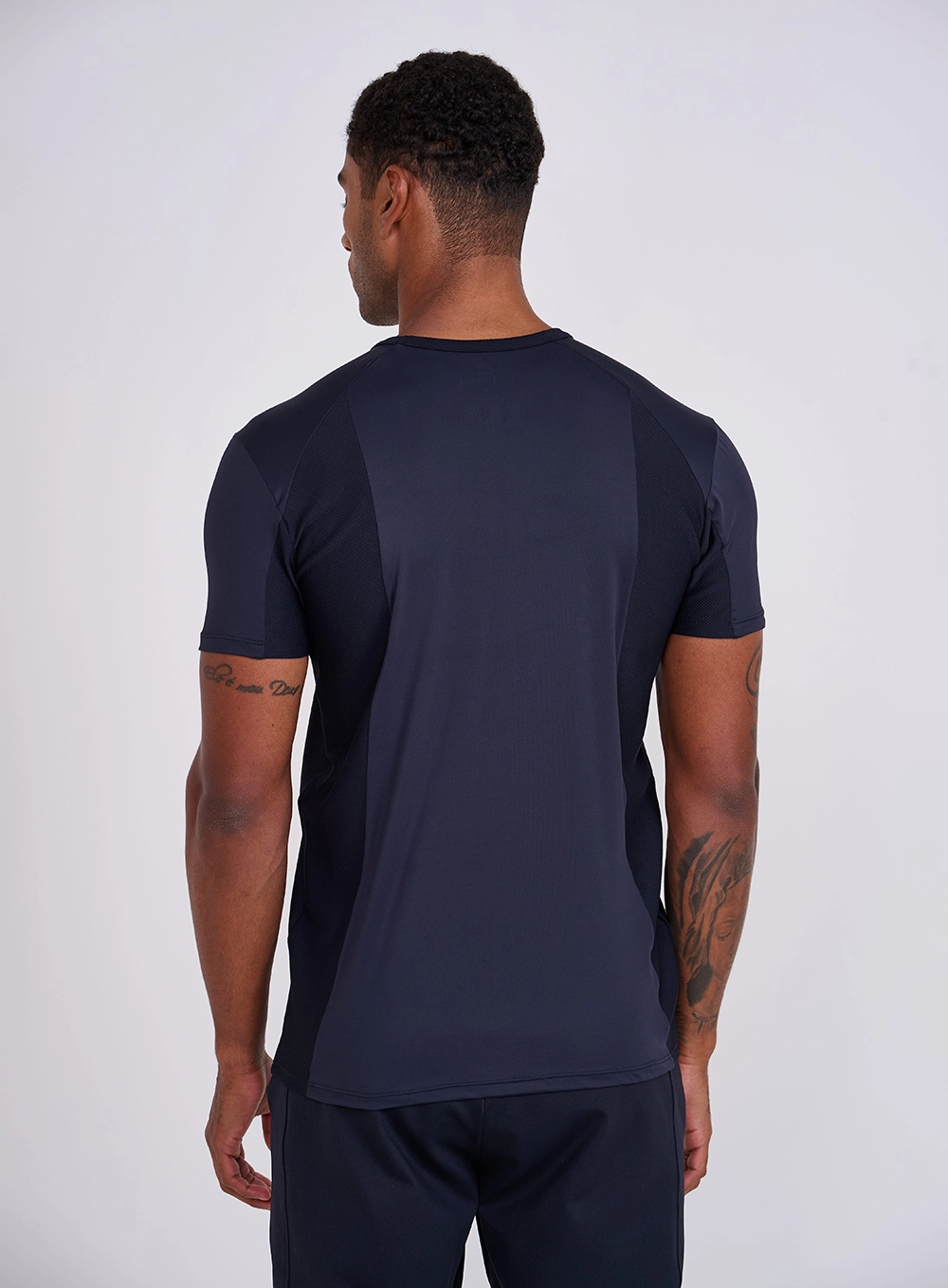 Camiseta Slim Com Detalhe Em Textura - Colcci Tech Preto