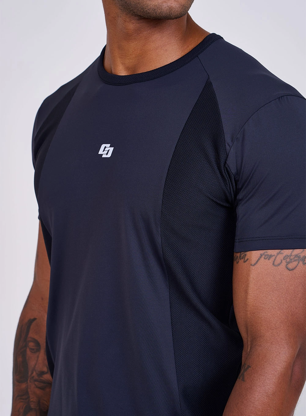 Camiseta Slim Com Detalhe Em Textura - Colcci Tech Preto