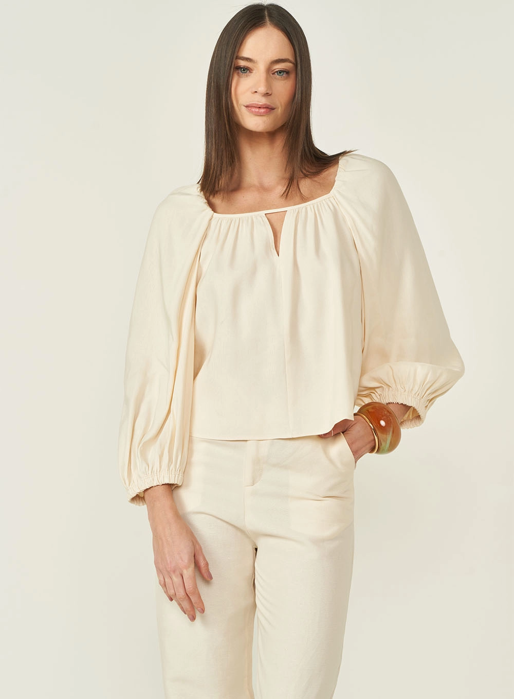 Blusa Solta Mangas Amplas Bege