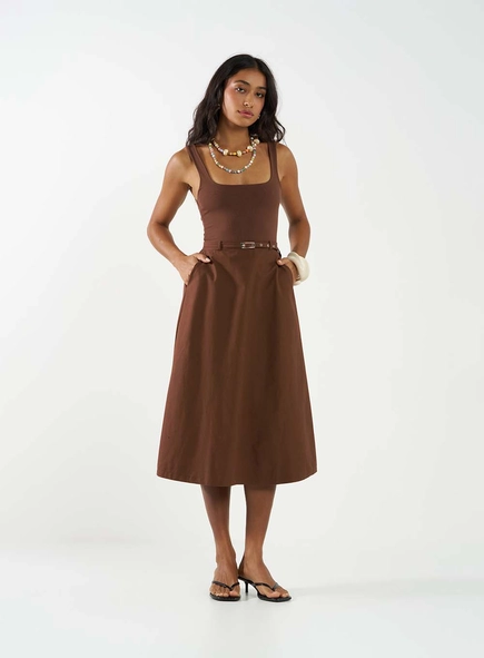 Vestido Midi Decote Quadrado E Bolsos Frontais