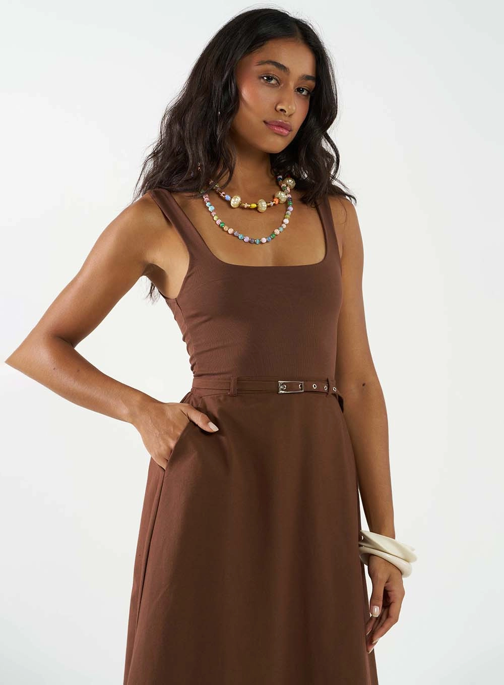 Vestido Midi Decote Quadrado E Bolsos Frontais Marrom 2