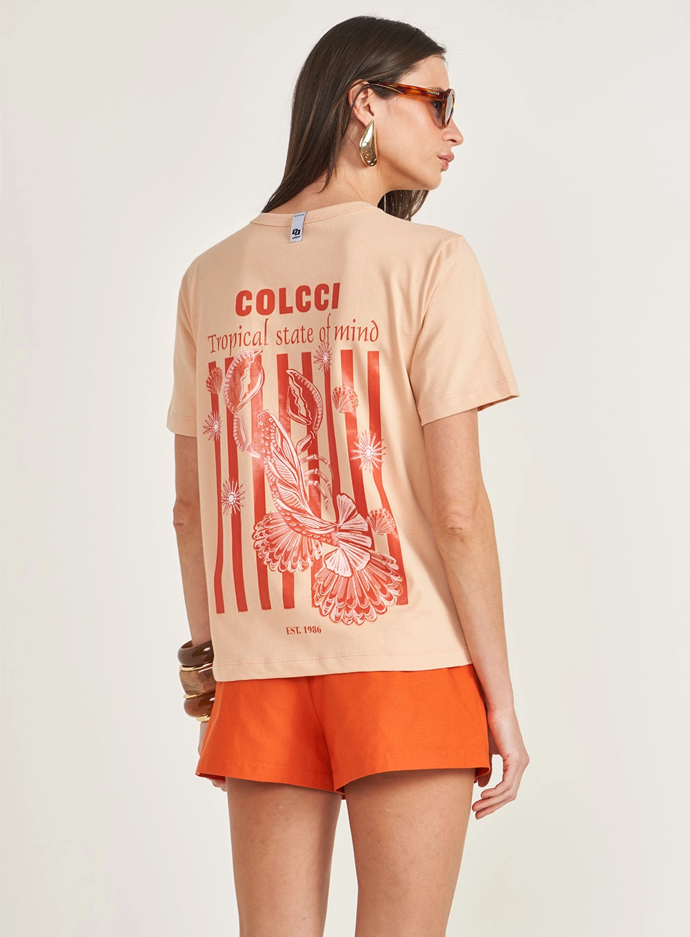 Camiseta Boy Manga Curta Com Estampa Costas Bege