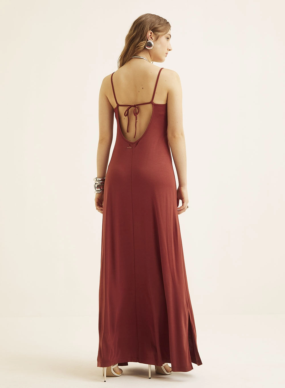 Vestido Longo Com Detalhe E Amarração Marrom 4