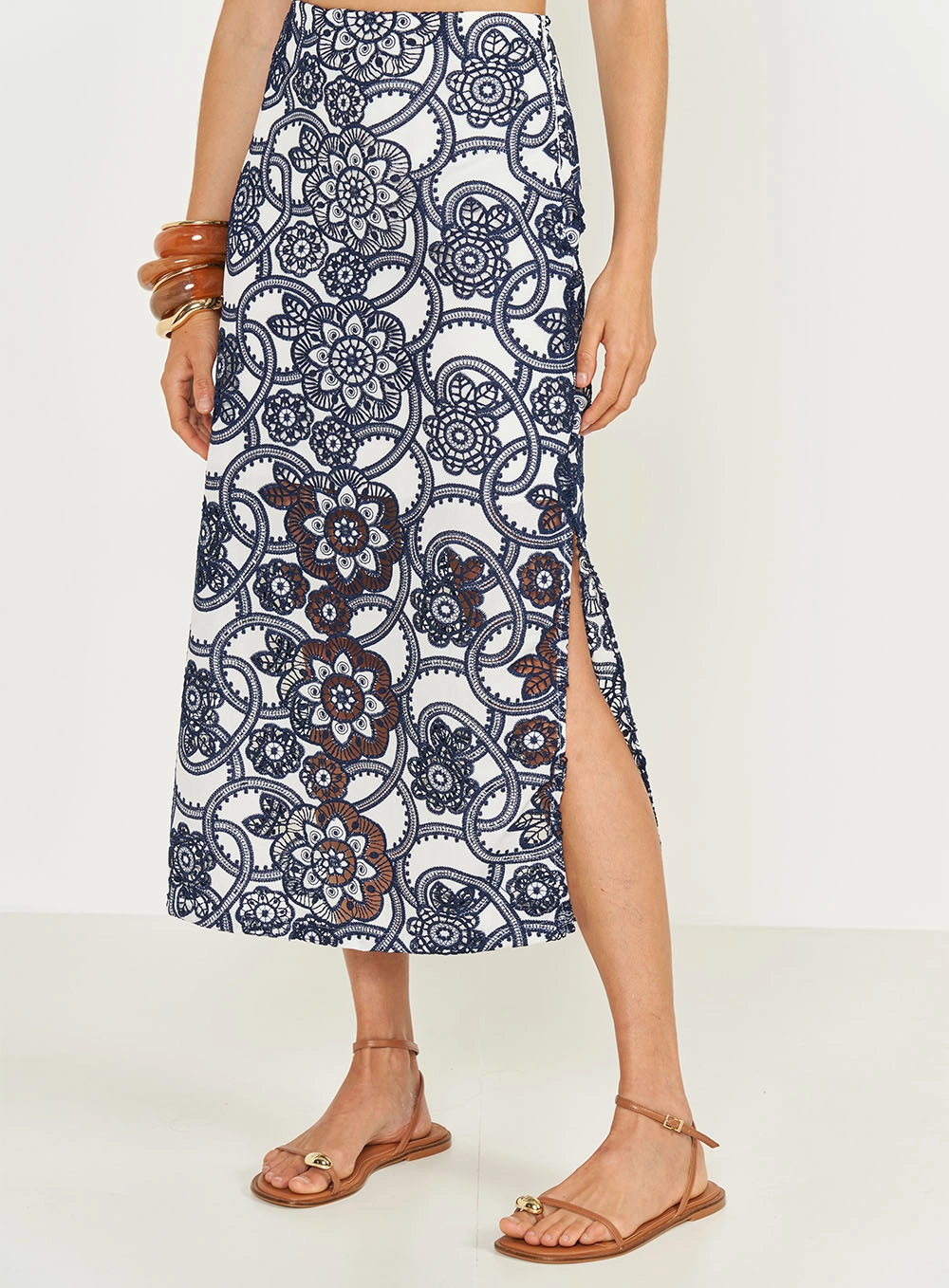 Saia Midi Bordada Com Fenda Lateral Estampados
