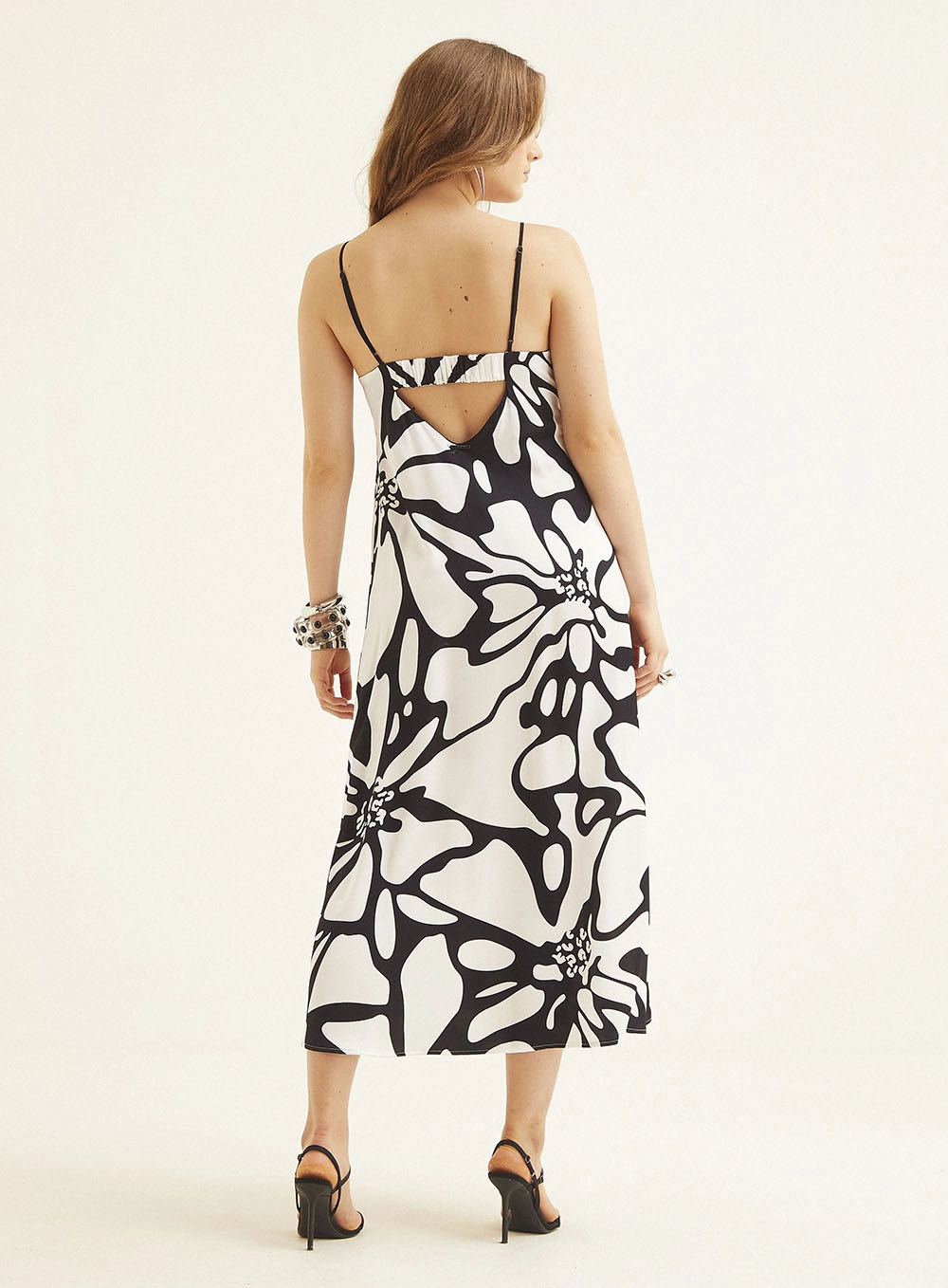 Vestido Midi Evasê Com Decote V Estampados 4